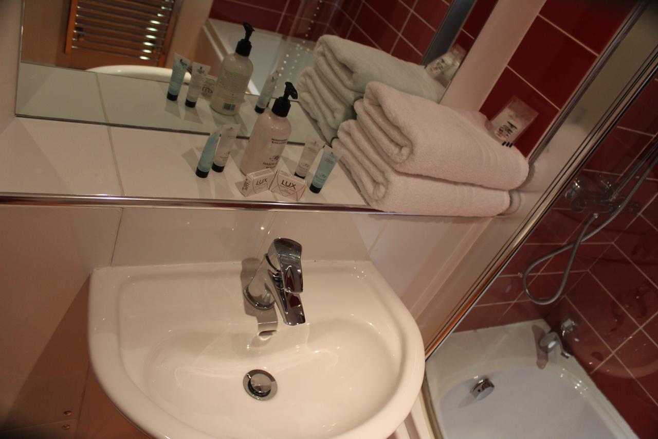 Rock And Fountain Hotel นิวพอร์ต ภายนอก รูปภาพ